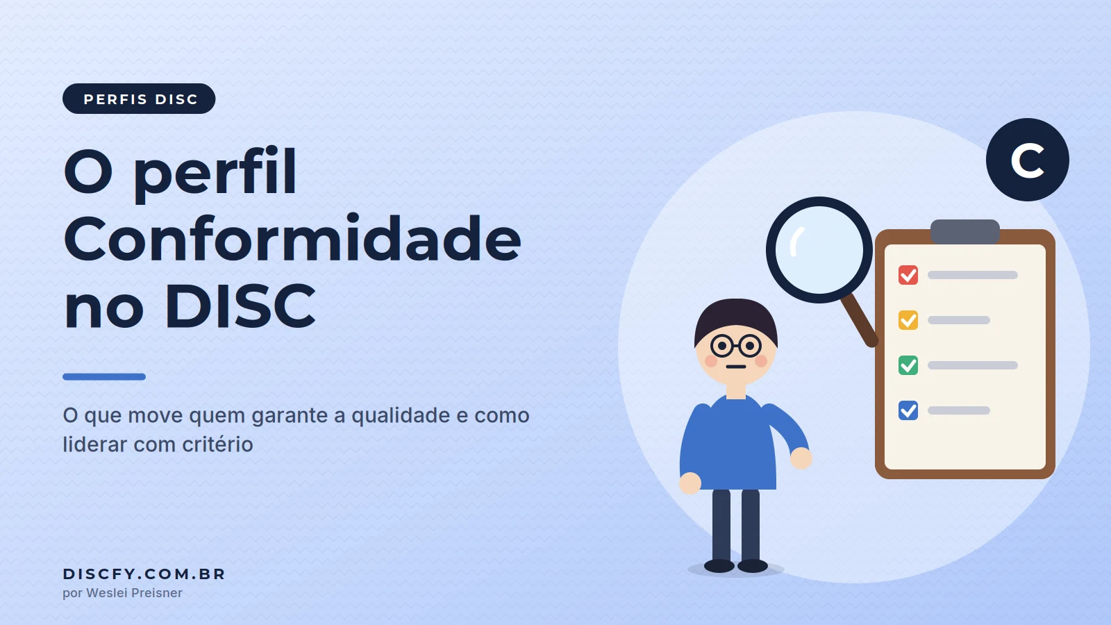 Ilustração de uma pessoa de óculos com lupa e prancheta de checklist, representando o perfil de Conformidade do DISC