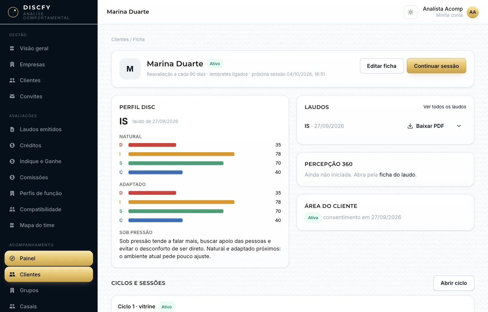 Ficha da cliente fictícia Marina Duarte: perfil DISC natural e adaptado, laudos, Percepção 360, área do cliente e ciclo com duas sessões.